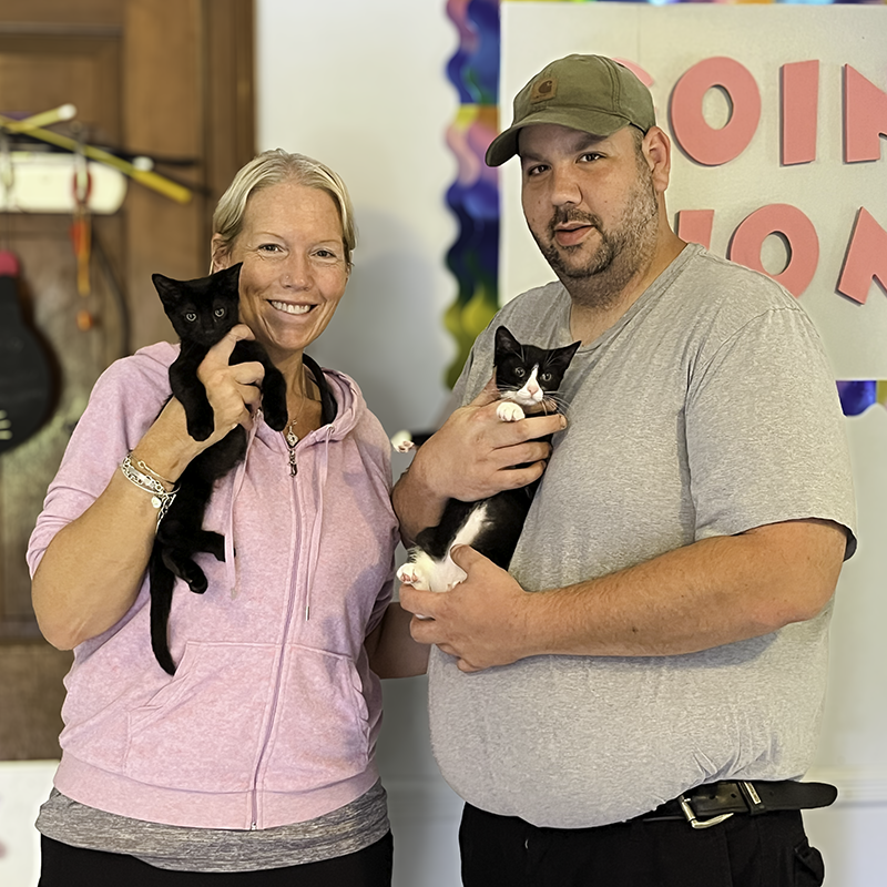 Mickey and Minnie found their forever home with Christie and Brandon! 🐾 Let the kitten adventures begin! Want to adopt a Cat? Apply here: shelterluv.com/matchme/adopt/…

#MiddletownNYAdoption #HudsonValleyShelter #MiddletownNYCats #HudsonValleyCats