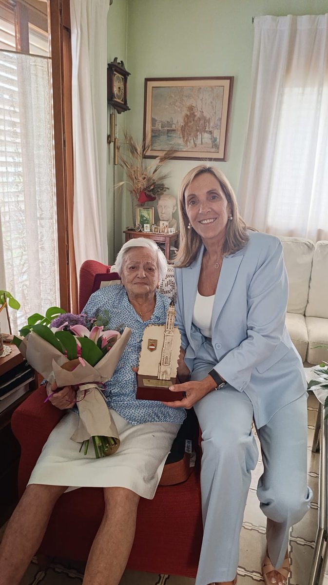 Ajuntament de Valls (@vallsajuntament) on Twitter photo 🎂 Avui hem celebrat els 100 anys de la Rosa Rafi Cortes!
👏 Moltes felicitats!
<a href="/DolorsFarre/">Dolors Farré</a> 🎂 Avui hem celebrat els 100 anys de la Rosa Rafi Cortes!
👏 Moltes felicitats!
<a href="/DolorsFarre/">Dolors Farré</a>