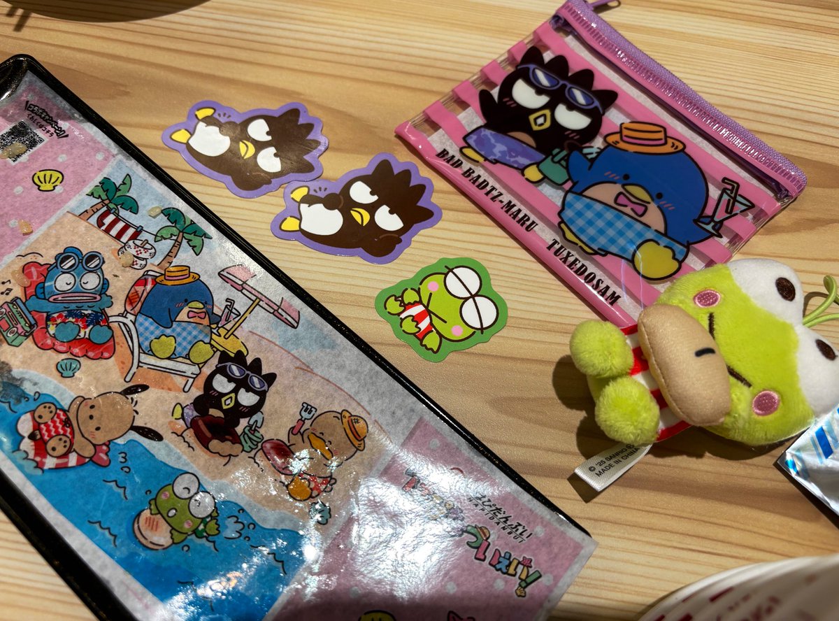 penco_sam's tweet image. スシロー😇
ポーチとステッカーサムが出て嬉しい🥰

マスコットケロッピとサム交換してくれる方いましたら是非に🙏