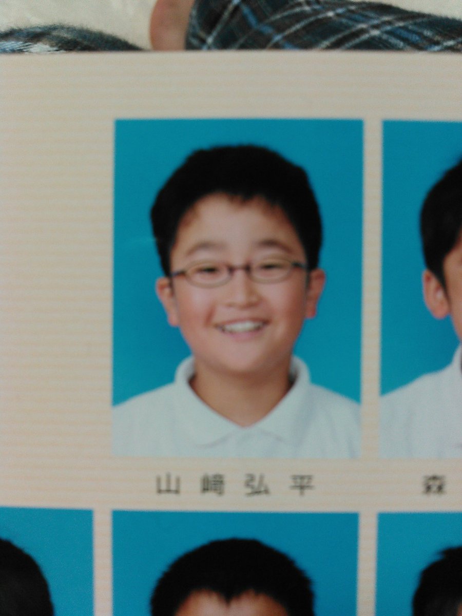 k0he1_5's tweet photo. まさか自分が金髪金眉でサングラスかけるなんて思ってもなかった、小学生の冬。 https://t.co/kKGc33V7bg