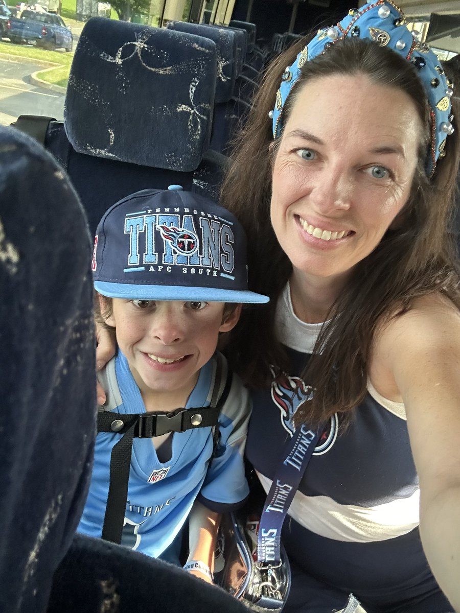 ashbinks2588's tweet image. Made it home in time for @Titans training camp!!