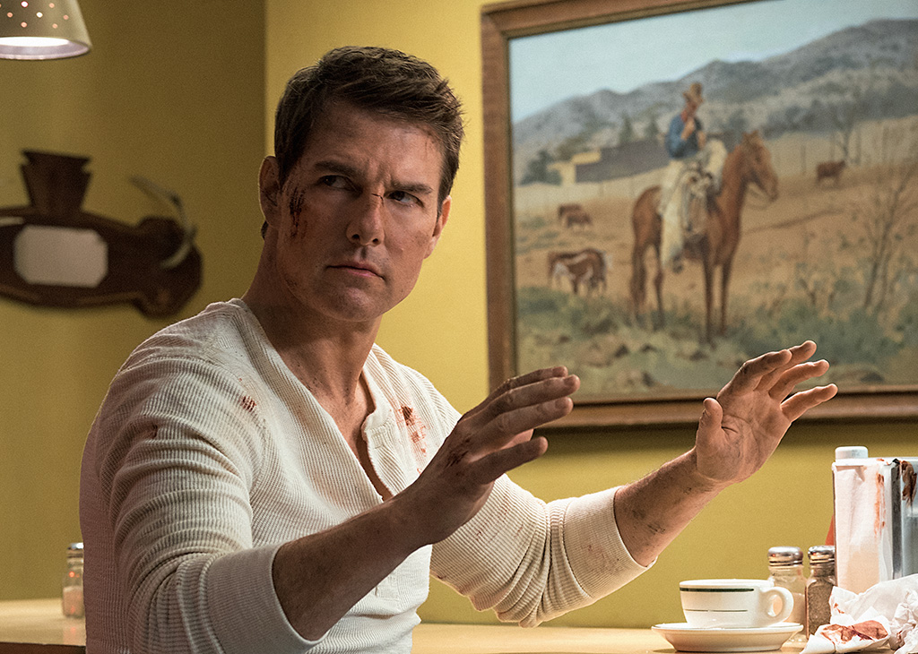 4Viewers's tweet image. Tom Cruise returns as Jack Reacher, about to go on a blind date with Major Susan Turner in Washington but upon arrival, he discovers that she&apos;s been detained for espionage. Don’t miss #JackReacher #NeverGoBack on @Channel4 tonight at 9pm.