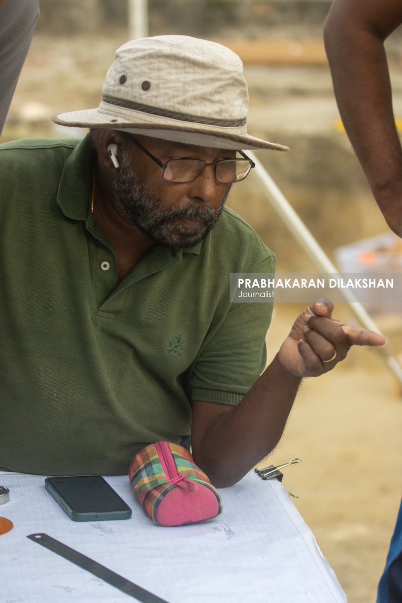 Prabhakaranlk's tweet image. யாழ்ப்பாணம் - #செம்மணி மனிதப் புதைகுழியின் இன்றைய அகழ்வின் போது இரண்டு என்புத் தொகுதிகள் புதிதாக அடையாளம் காணப்பட்டுள்ளன.
அடையாளம் காணப்பட்ட மனித என்புத் தொகுதிகளின் மொத்த எண்ணிக்கை 90ஆக அதிகரித்துள்ளது.
இதுவரை 81 என்புத் தொகுதிகள் முழுமையாக அகழ்ந்தெடுக்கப்பட்டுள்ளன.