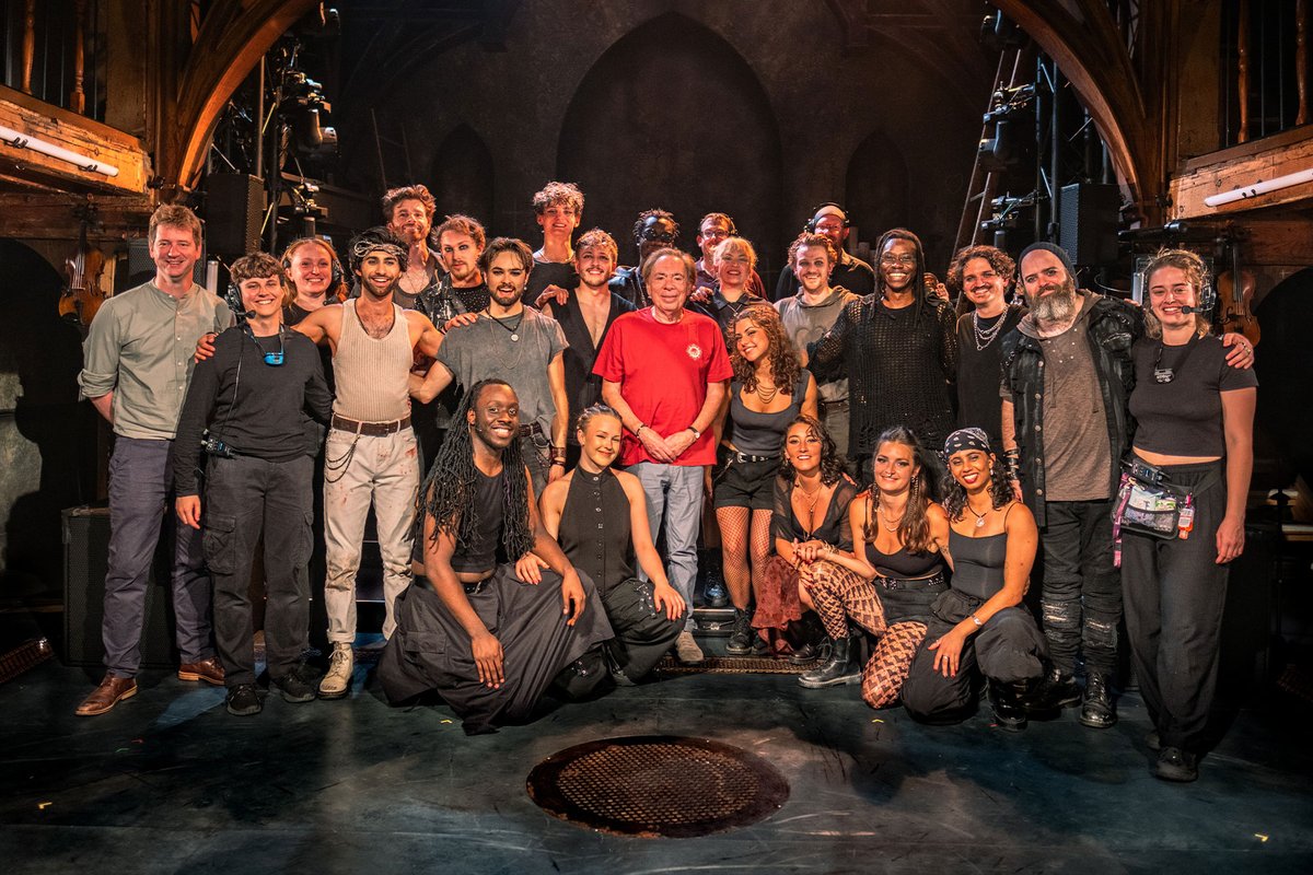 Guess who dropped by the Watermill Theatre? Andrew Lloyd Webber himself, to check out the revival of Jesus Christ Superstar! whatsonstage.com/news/andrew-ll…