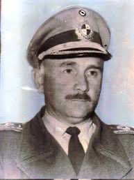GuidoManiniRios's tweet image. Hace 53 era asesinado, en presencia de su esposa e hija de 9 años, el Coronel Artigas Álvarez.
Alguno de sus asesinos nunca pagó su crimen. En cambio sus dos hijos, militares retirados , fueron infamemente encarcelados.
Una vez más: esto no es justicia, es venganza!!!
