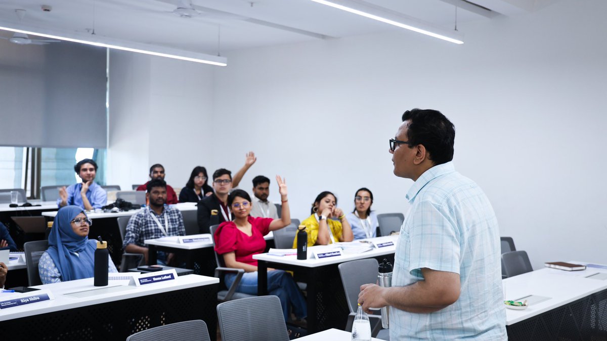 ChanakyaUni's tweet image. From Insight to Impact.

Policy writing is more than just knowledge,it’s about turning ideas into action.

An insightful session led by Dr. Chirayu Thakkar,
focused on the craft of impactful policy writing. where clarity, simplicity, and purpose take center stage.

From…