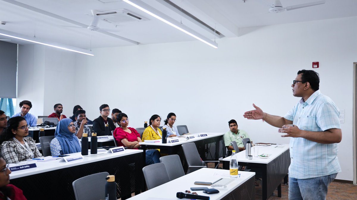 ChanakyaUni's tweet image. From Insight to Impact.

Policy writing is more than just knowledge,it’s about turning ideas into action.

An insightful session led by Dr. Chirayu Thakkar,
focused on the craft of impactful policy writing. where clarity, simplicity, and purpose take center stage.

From…