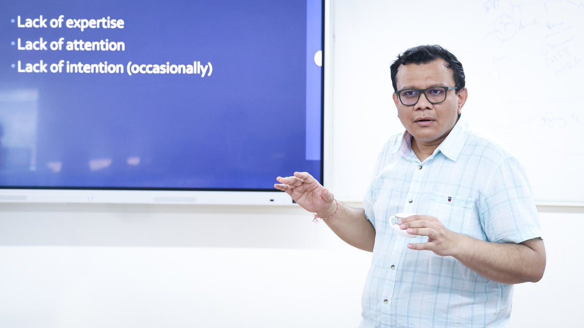 ChanakyaUni's tweet image. From Insight to Impact.

Policy writing is more than just knowledge,it’s about turning ideas into action.

An insightful session led by Dr. Chirayu Thakkar,
focused on the craft of impactful policy writing. where clarity, simplicity, and purpose take center stage.

From…