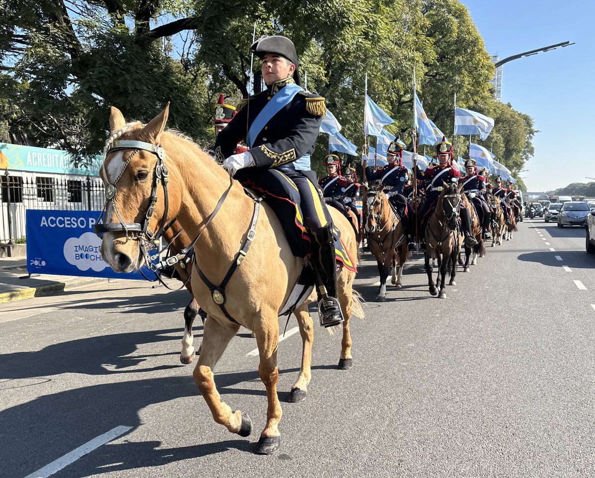 Granaderosarg's tweet image. ¡Buen viernes para todos! 🇦🇷 🐴#BuenViernes #FelizViernes #HerederosDelLibertador #UnRegimientoConHistoria #SomosHistoriaViva #Granaderos