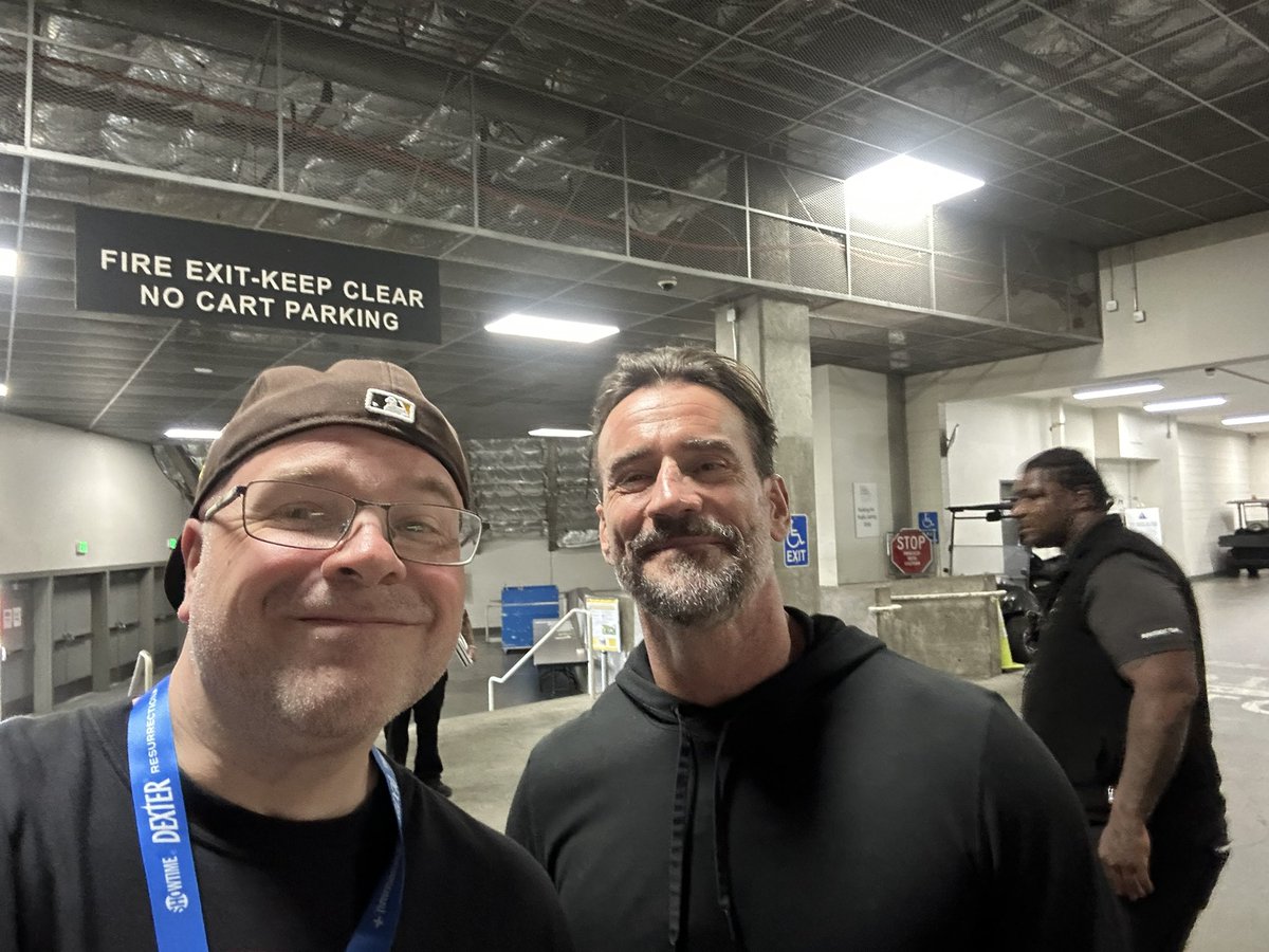 HeadlockedComic's tweet image. How it started - SDCC 2011 vs How it’s going - SDCC 2025.
