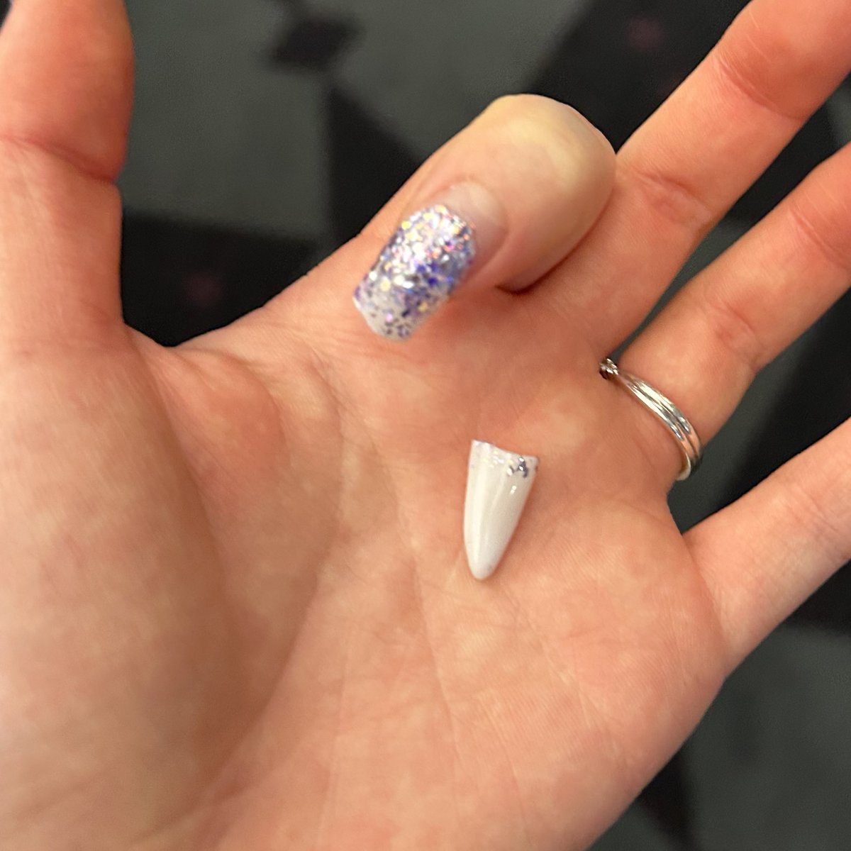 手持ち扇風機に指突っ込んじゃって爪切られた