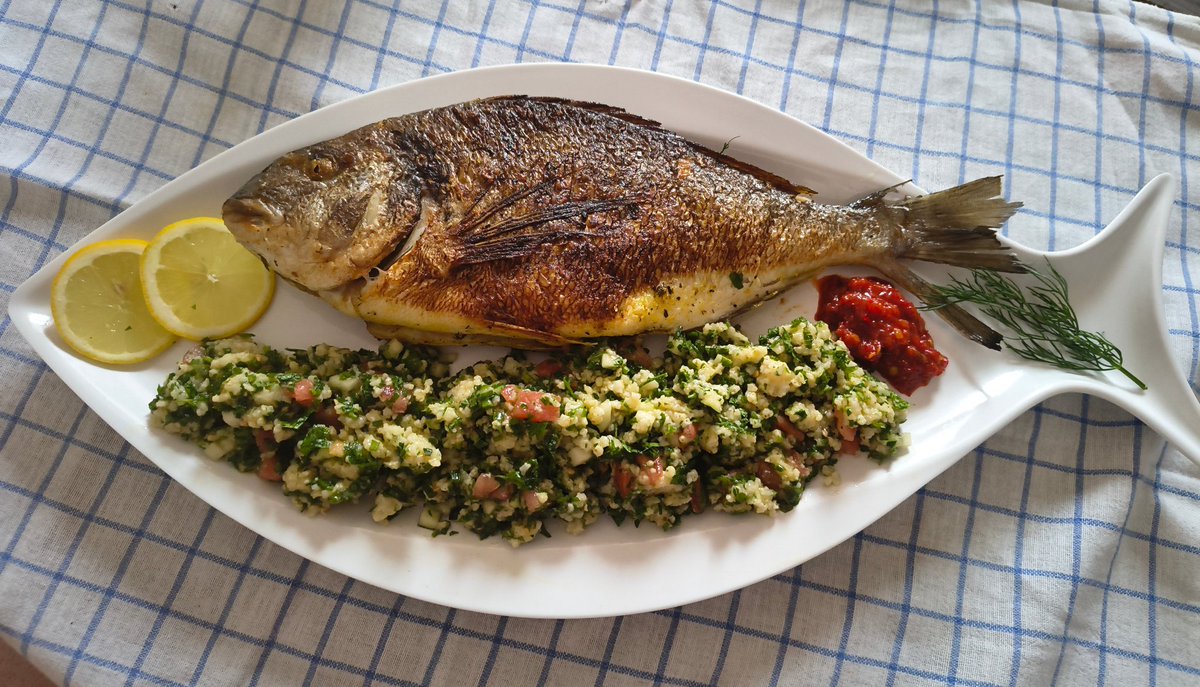 JacekWronaCBS's tweet image. Przed ważnym wywiadem Komisarzowa wzmocniła mnie:
- grillowaną doradą i sałatką tabbouleh!!
- smørrebrød
- tzatziki
Możecie hejtować...