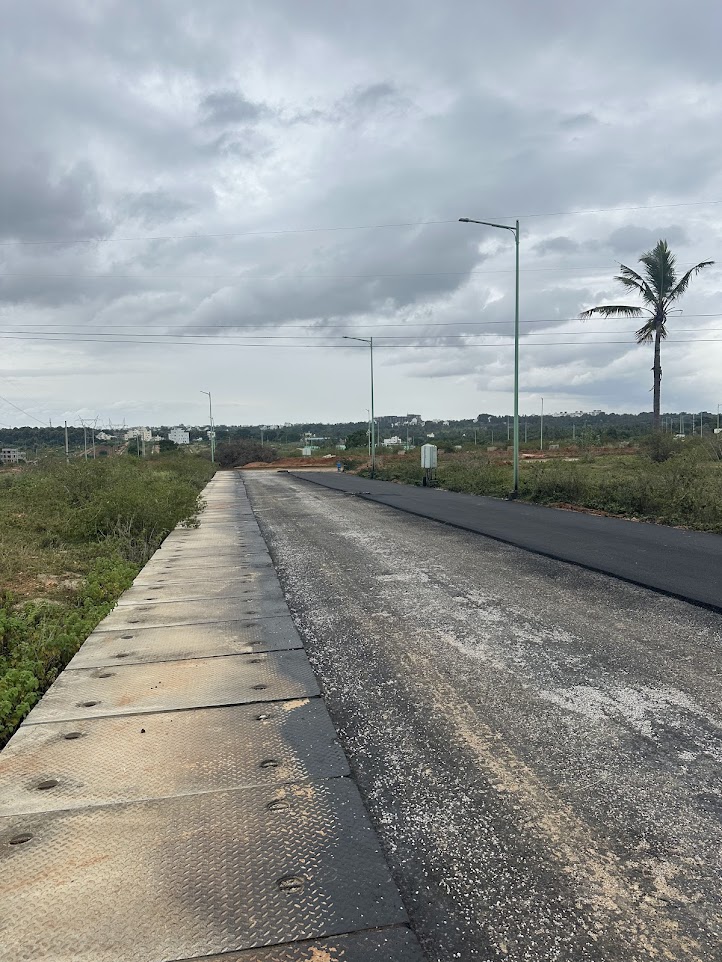 BalooET's tweet image. #NPKL: It often surprises me why IAS officers who plan their own MCHS layouts in Bengaluru so well with wide roads &amp;amp; tree cover don&apos;t see the need to replicate the same design in BDA layouts! @Captain_Mani72 @IASOAKarnataka