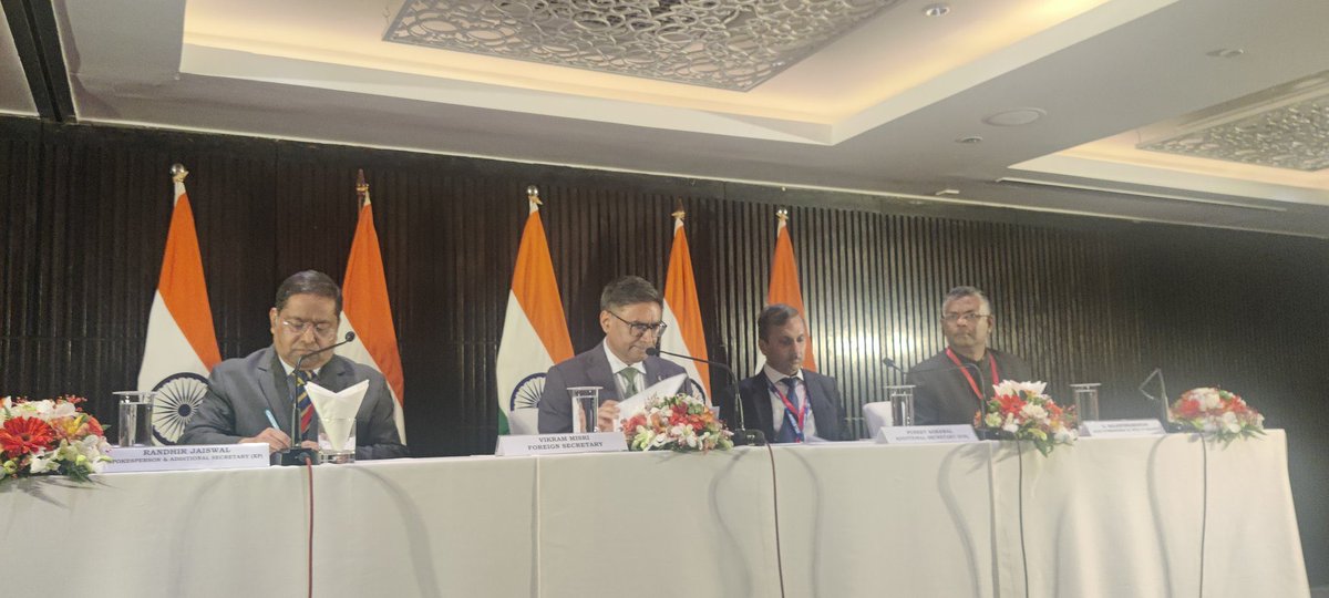 MEA Presser Conference in #Maldives 

-FS Vikram Misri 
-AS IOR Puneet Agarwal 
-MEA Spox Randhir Jaiswal <a href="/MEAIndia/">Randhir Jaiswal</a> <a href="/randhir_jk/">Randhir Jaiswal</a> 
-Indian HC to Maldives G. Balasubramaniam