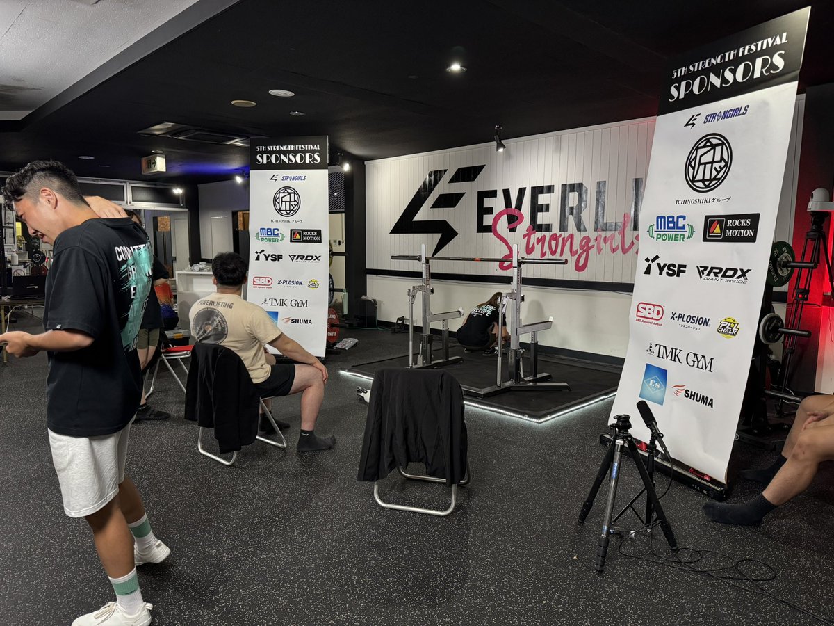 shoimakoga's tweet photo. 明日EVERLIFTで開催される女性限定のパワーリフティングイベント『StronGirls』のステージいい感じ💪
入場料はかかりますが観戦可能なので
時間がある方は是非お越しください！ https://t.co/47k5Id7pfm