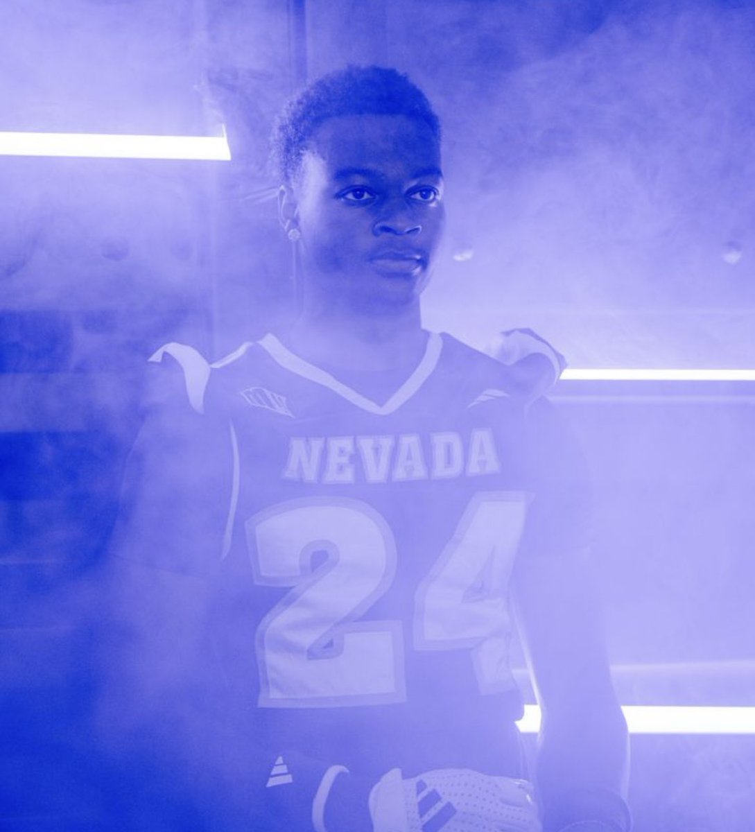 BJ_Robrtsn's tweet image. Happiest 🐺PACK 🏉 Birthday 🎂 Weekend @JustinWyattJr3 All those candles 🎂 creating some smoke 🤣#RiseTogether