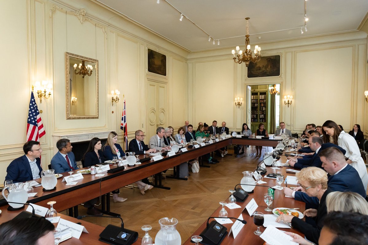 MeridianIntl's tweet image. The @StateIVLP&apos;s British American Parliamentary Group (#BAPG) is key to strengthening U.S.-U.K. legislative ties and advancing shared priorities. At our annual luncheon, 8 UK MPs joined U.S. corporate leaders for a vital discussion on diplomacy, trade &amp;amp; innovation.

Remarks by…