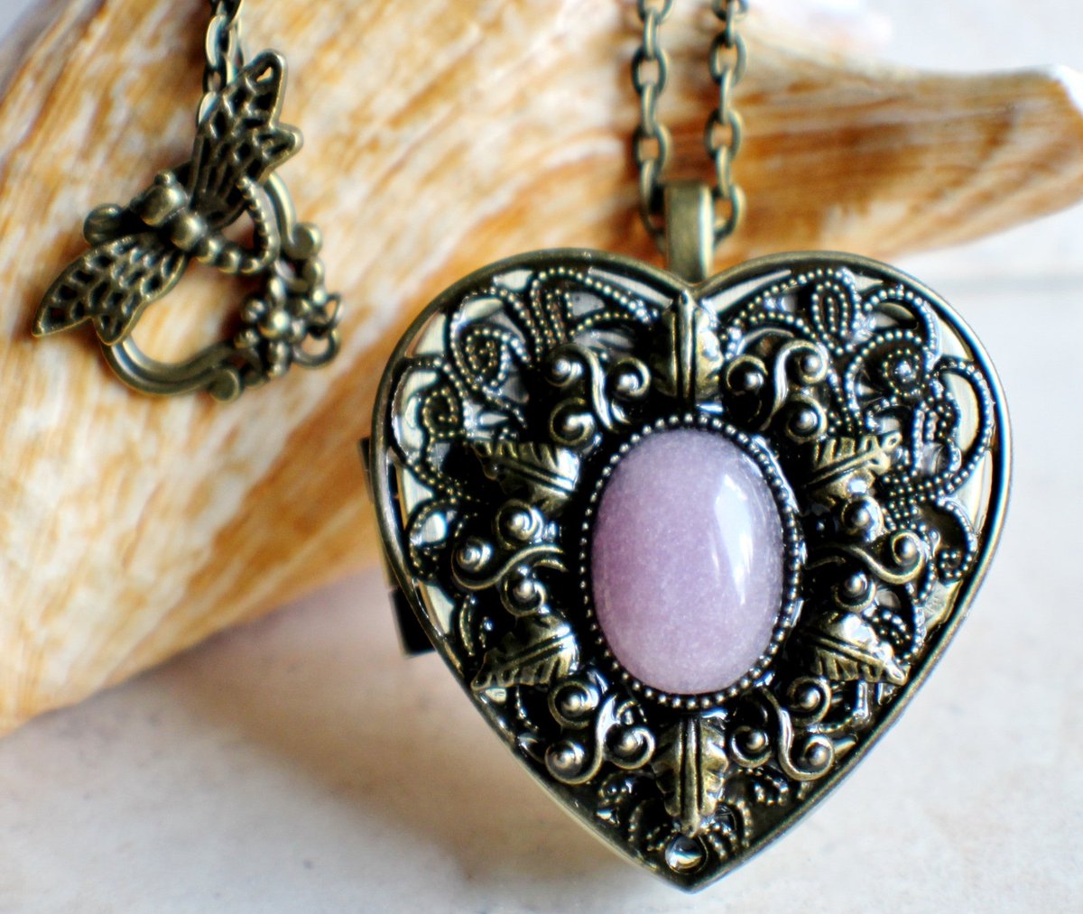 charsfavorite's tweet image. Unlock musical magic with our Rose Quartz Music Box Heart Locket for only $100. A perfect gift for cherished memories and timeless love. Shop now! #MusicBox #GiftIdeas
Shop Now charsfavoritethings.com/products/copy-…