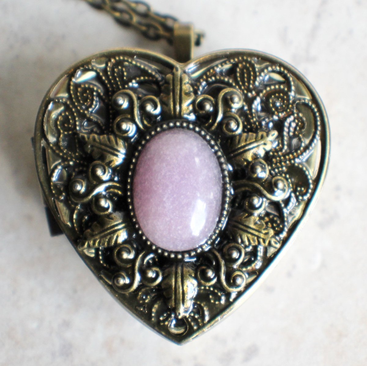 charsfavorite's tweet image. Unlock musical magic with our Rose Quartz Music Box Heart Locket for only $100. A perfect gift for cherished memories and timeless love. Shop now! #MusicBox #GiftIdeas
Shop Now charsfavoritethings.com/products/copy-…