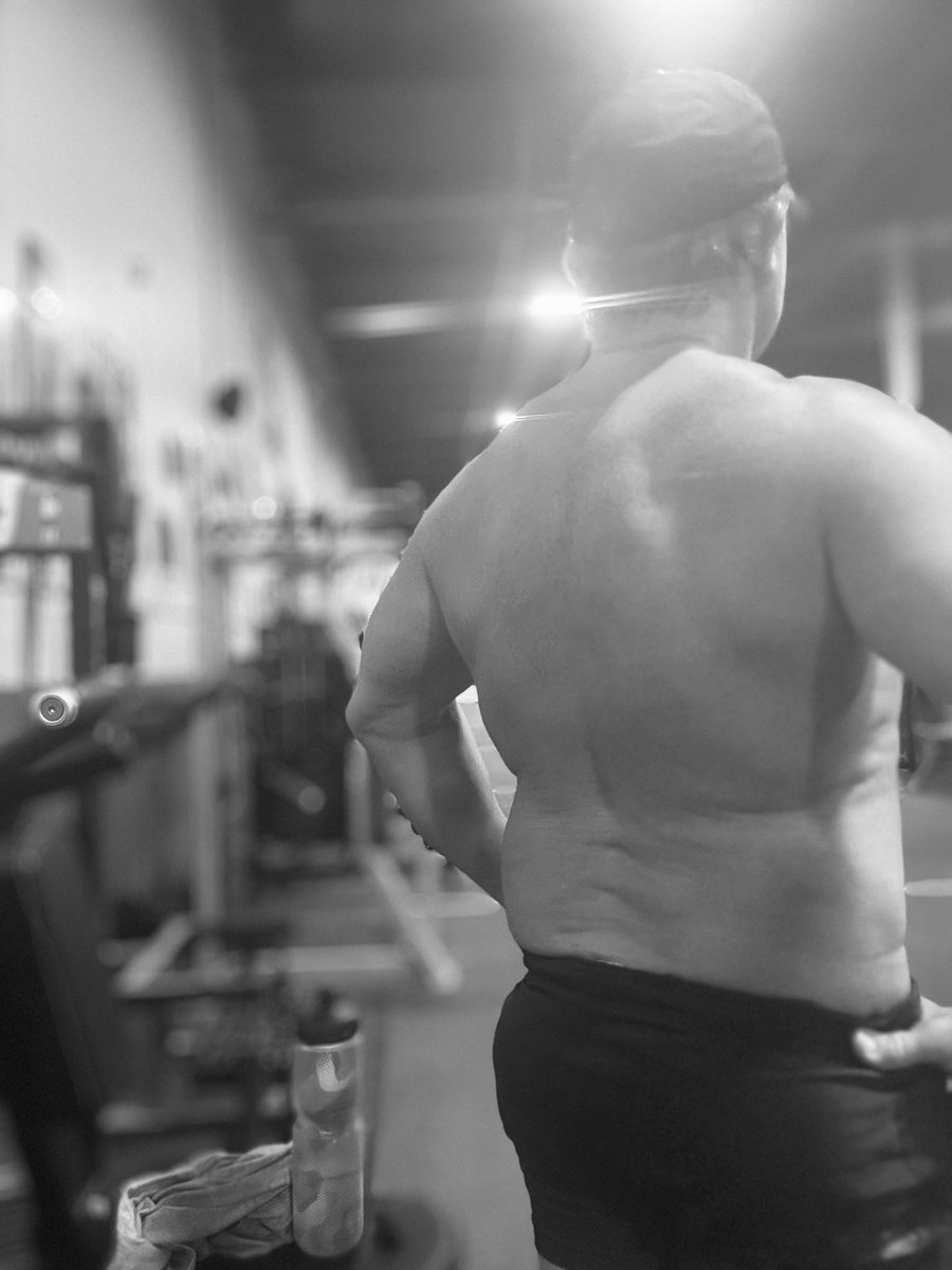 Russell_Writer's tweet image. Incredibly brutal one…💪👊🔥🦍🥵 #bodybuilding #liftingheavyshit #muscle #training #coach #swole #fridaymorning #beastmode #shirtless #beefcake #writerslife