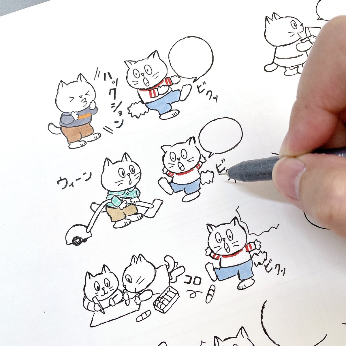 新刊『100ぴきかぞくのいちにち』では
4コマ漫画も描いています。
コマのどこかをトコトコ歩いていたり、仲良しコンビで遊んでいたり、100ぴき全員出演していますよ🐈🐾