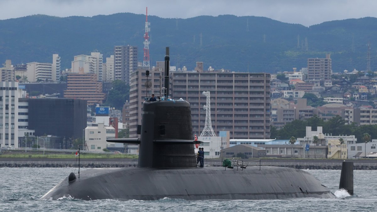 GakuHayato's tweet image. おやしお型潜水艦
鹿児島湾（桜島横山町沖）
2025.07.25

台風接近による避泊でしょうか。

#おやしお型潜水艦
#OyashioClass
#鹿児島湾
#錦江湾