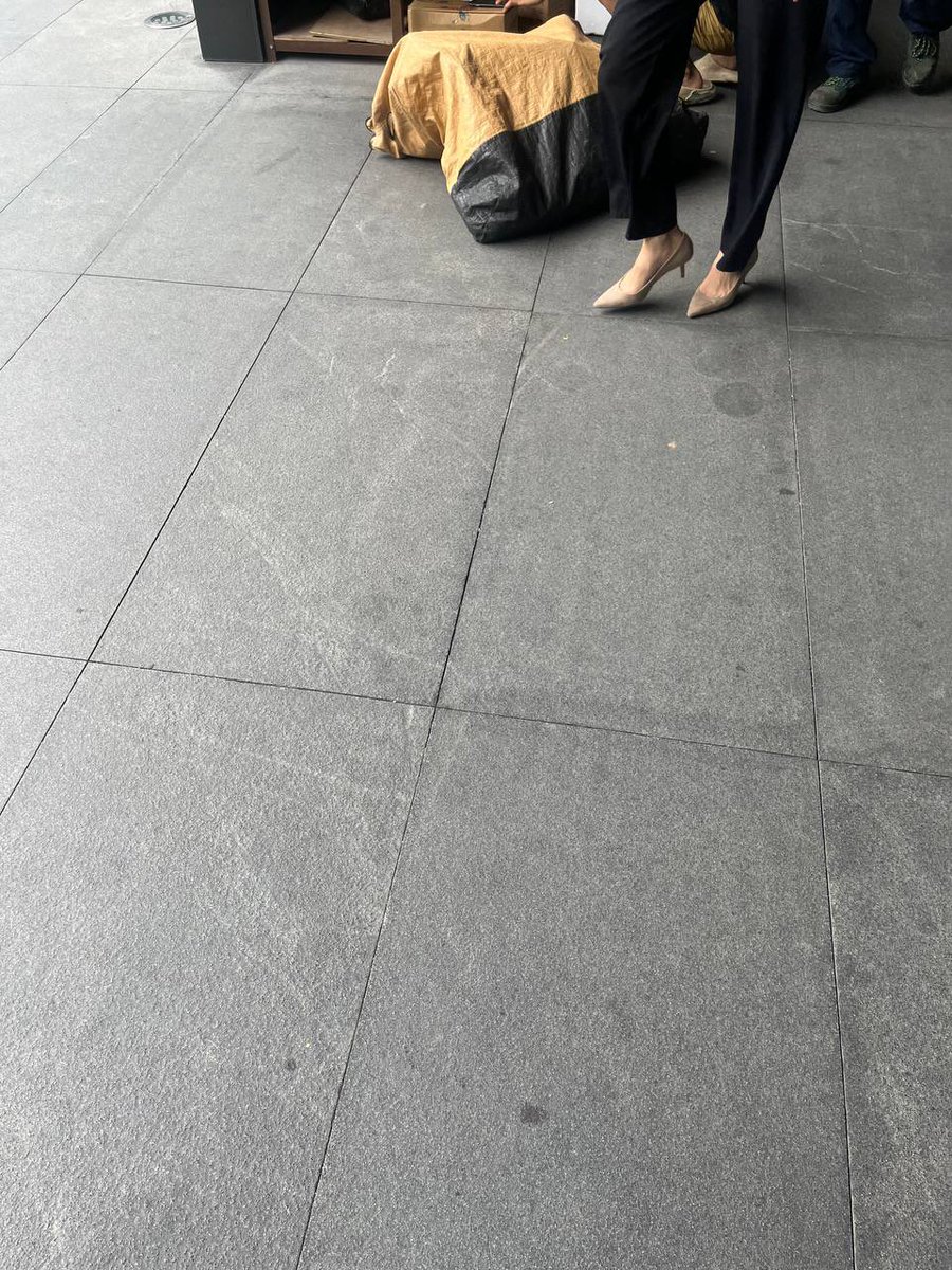 lin1448604's tweet photo. 另外一个姐姐二十多岁裸足穿高跟，盯着裸露在外面的脚趾缝就想上去狠狠的吸一口，后半夜悄悄摸进去顶在墙上玩一下 #扫楼 #打胶 https://t.co/sLICzUvrDc