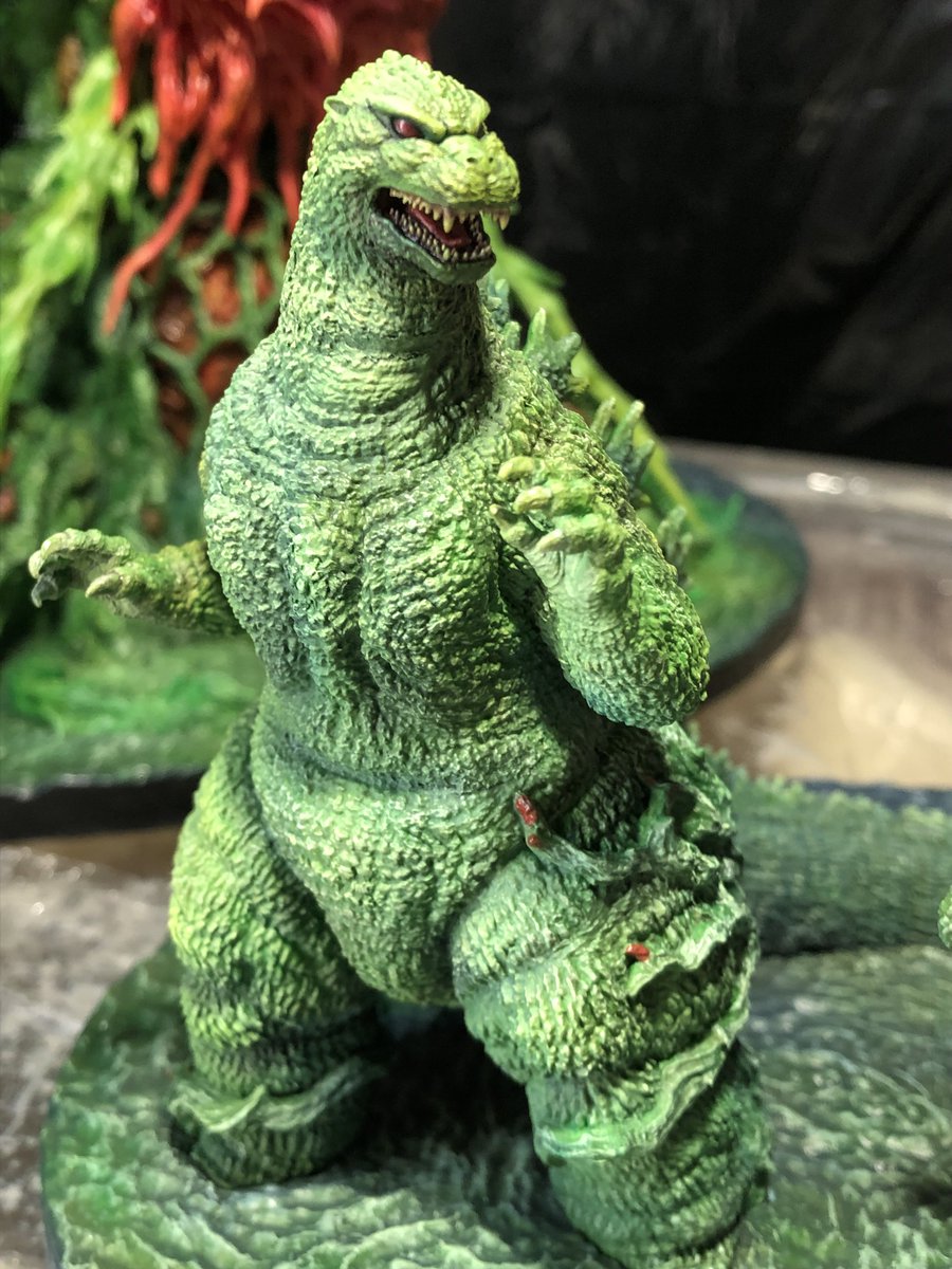 追加画像。 ビオランテはポスターのシルエットを極力拾い、花獣の