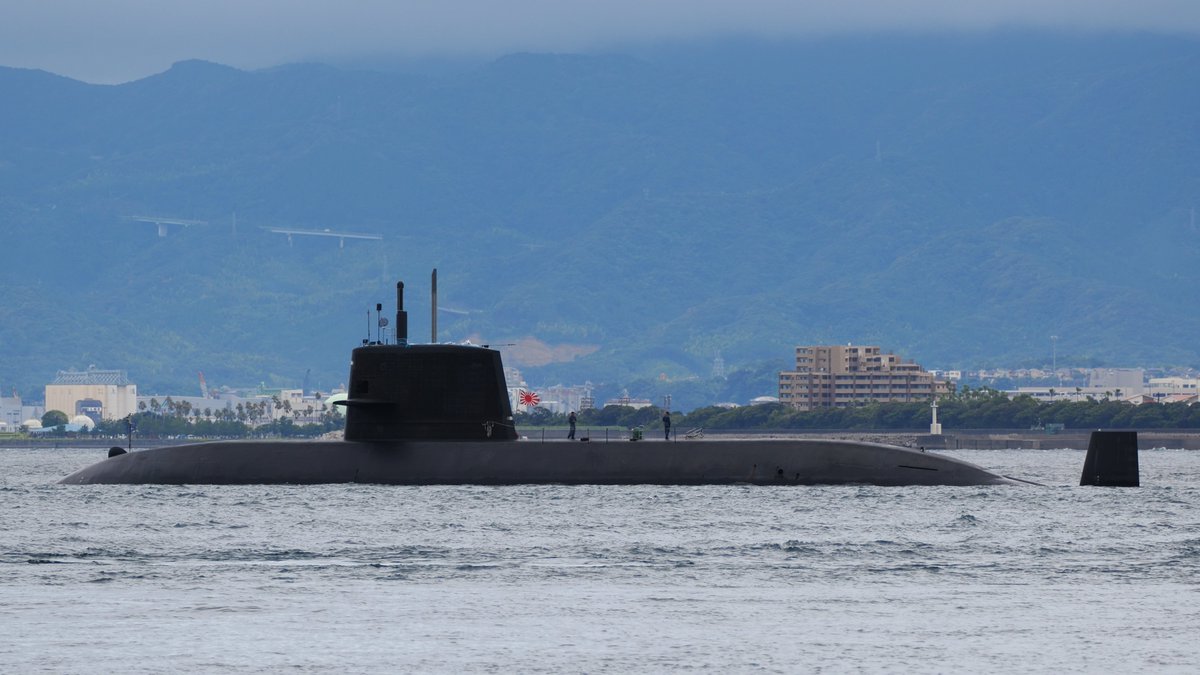 GakuHayato's tweet image. おやしお型潜水艦
鹿児島湾（桜島横山町沖）
2025.07.25

台風接近による避泊でしょうか。

#おやしお型潜水艦
#OyashioClass
#鹿児島湾
#錦江湾