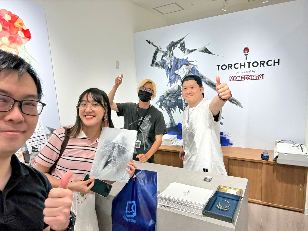 sarahhana's tweet image. Went to PARCO in Osaka and @junchgaming visited this pop up store to buy merch. They saw Jun's Coffee Talk tote bag and turns out they are fans of Coffee Talk! ❤️☕️
It was a random yet wholesome encounter in Osaka. So happy to have met them. Thank you for loving Coffee Talk!