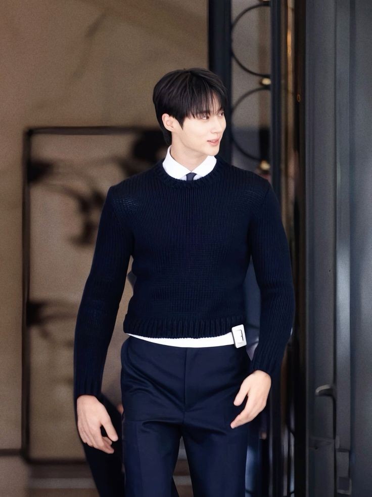 byeonwoonist's tweet image. π¨ BYEON WOOSEOK spotted filming scenes for βThe Devil Wears Prada 2β in New York today