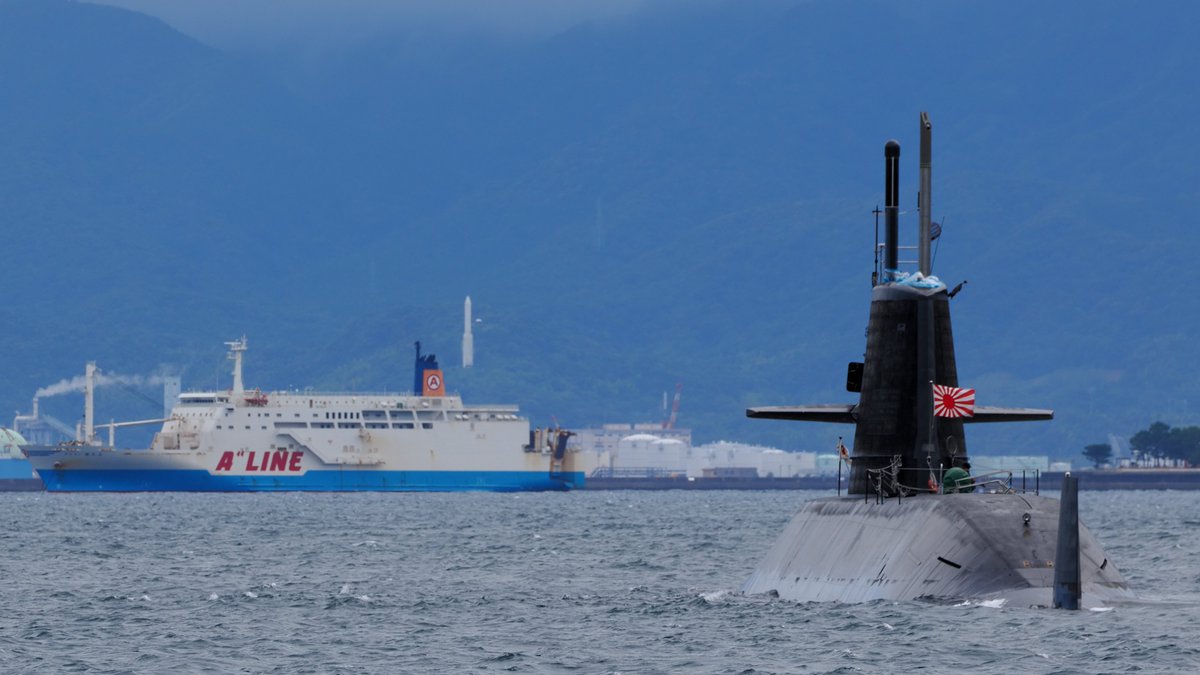 GakuHayato's tweet image. おやしお型潜水艦
鹿児島湾（桜島横山町沖）
2025.07.25

台風接近による避泊でしょうか。

#おやしお型潜水艦
#OyashioClass
#鹿児島湾
#錦江湾