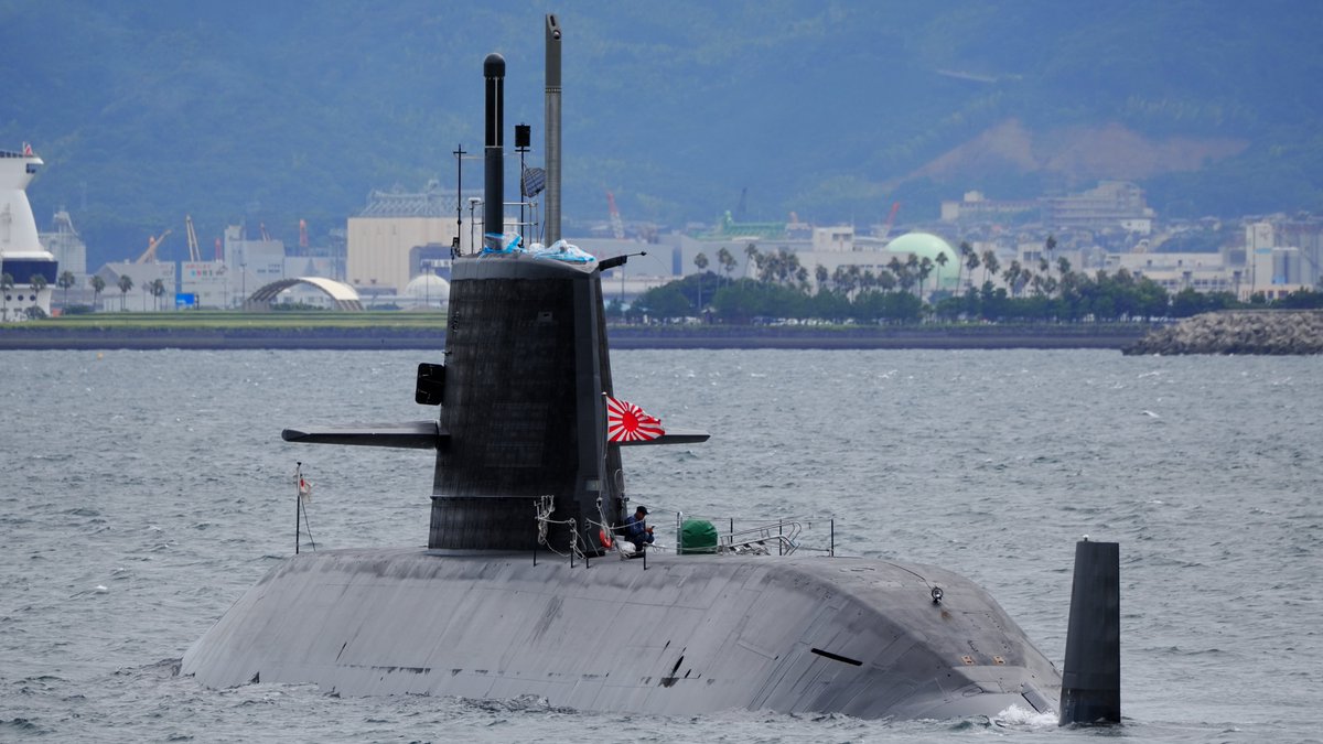 GakuHayato's tweet image. おやしお型潜水艦
鹿児島湾（桜島横山町沖）
2025.07.25

台風接近による避泊でしょうか。

#おやしお型潜水艦
#OyashioClass
#鹿児島湾
#錦江湾