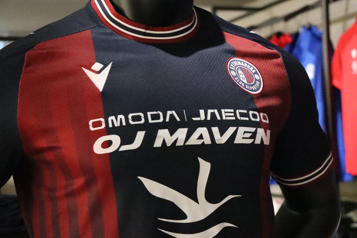 ¿Ya tenéis vuestra camiseta del CD Extremadura preparada para mañana?

Si la respuesta es no... ¡ya estáis tardando en pasaros por nuestra tienda oficial! 😌

Os esperamos con las camisetas y muchos productos más 💙❤️