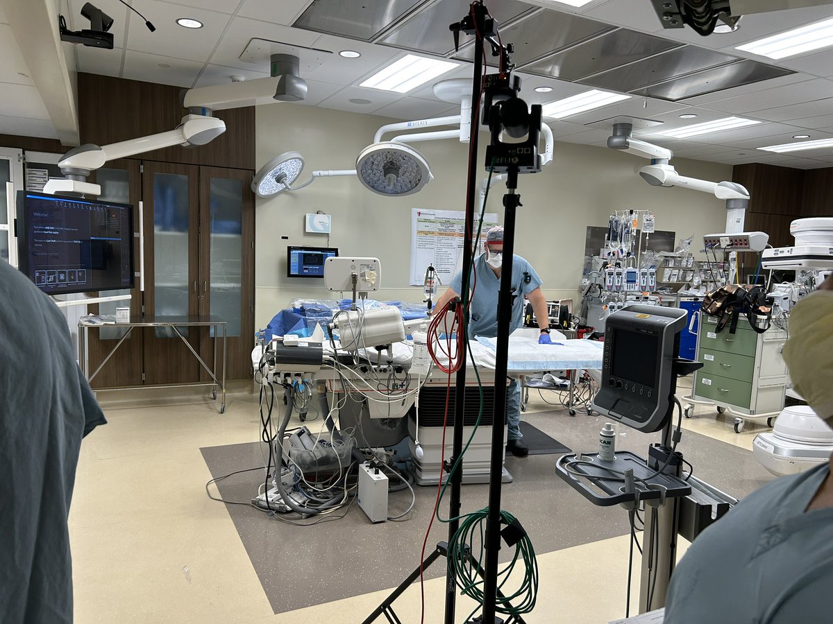 GuiAttizzaniMD's tweet photo. Great live #TAVR case from @HarringtonHVI to #TCTIndia
Thank you all the panelists for the great discussions which made it a very educational experience to everyone @shishem @vinesteves @ACUkaigweMD @OhnoTuri @SMPatelMD @DanSimonMD @UHhospitals https://t.co/9beO0HlnNI