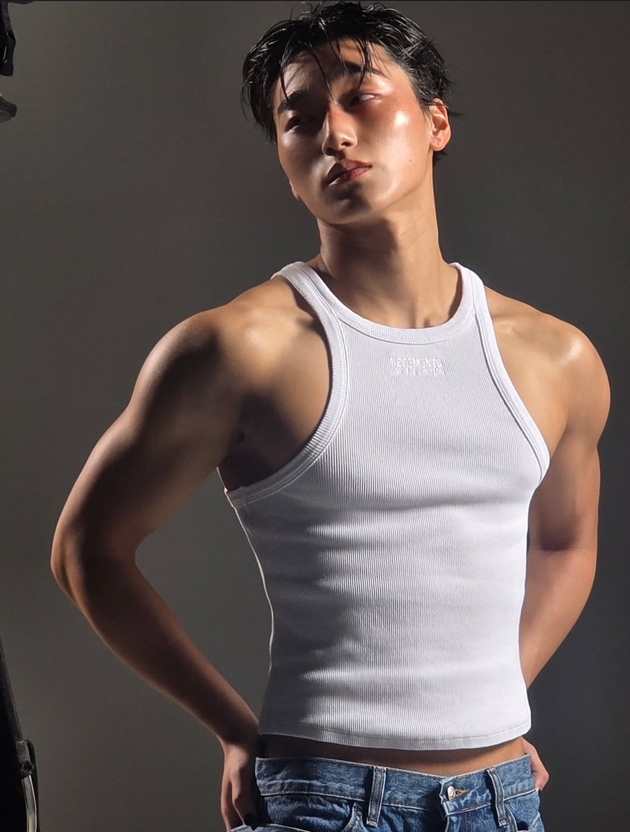 gorgeousanie_'s tweet photo. CHOI SAN’S HONEY TAN SKIN??? WOW https://t.co/VAVbQq05xx