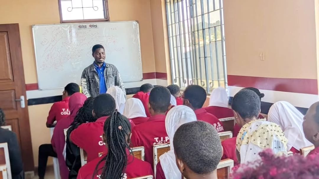 joackcompany's tweet photo. 🔴 JOACK COMPANY LTD x T.I.P.S COLLEGE 🔴 

Call Text WhatsApp: +255 712 25 31 02

Leo tumeshiriki kikamilifu katika kutoa elimu ya kilimo na mifugo kwa vijana wa T.I.P.S College! 🎓🌱🐓 https://t.co/nCbHoywGR9