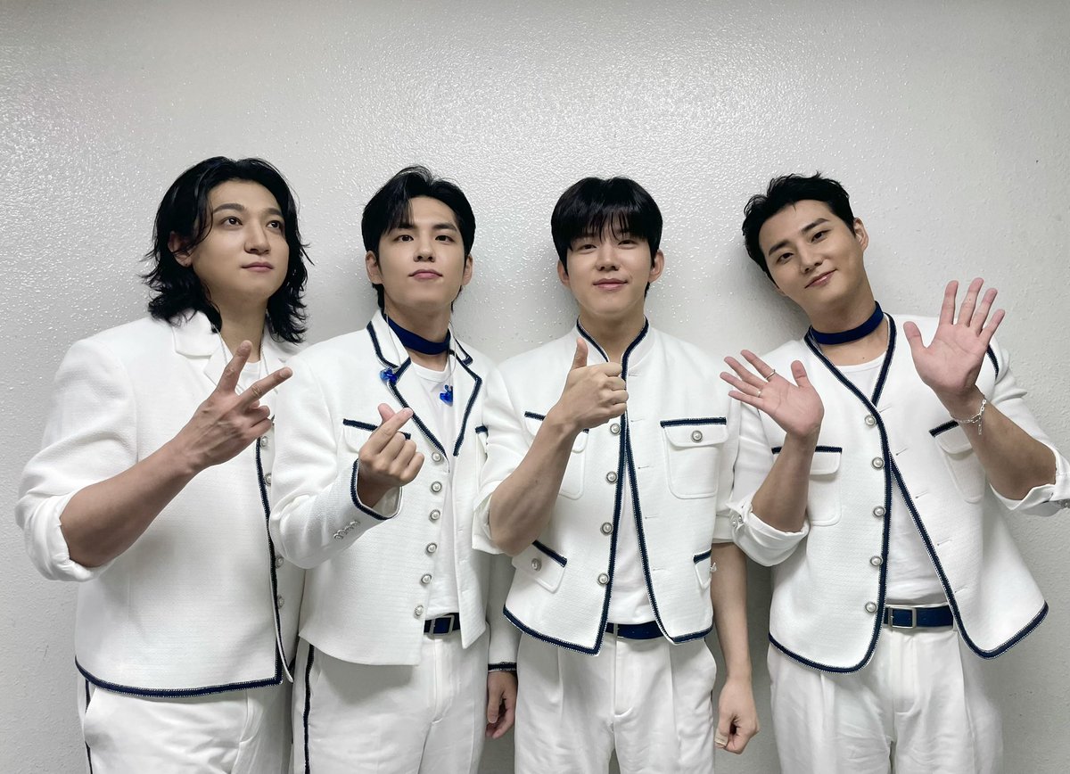 day6official's tweet image. [ #DAY6_BEHIND ]

마이데이와 함께한 𝙿𝙸𝙴𝚁 𝟷𝟶 🩵
이번 주도 달릴 준비 됐나 〰✨ 

#DAY6 #데이식스
#MyDay #마이데이
#DAY6_4TH_FANMEETING
#PIER10_All_My_Days