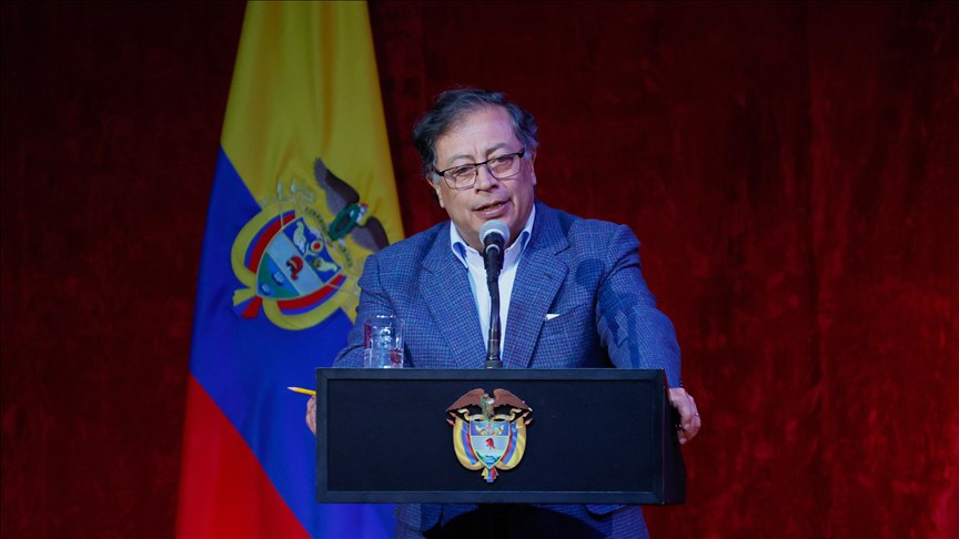 taleb_b72's tweet image. 📌Colombian President Gustavo Petro:
In my capacity as Commander-in-Chief of the Armed Forces, I have issued an order to intercept any ship carrying coal heading towards Israel
• We will not be complicit in Israel's genocide against Palestinians in Gaza.