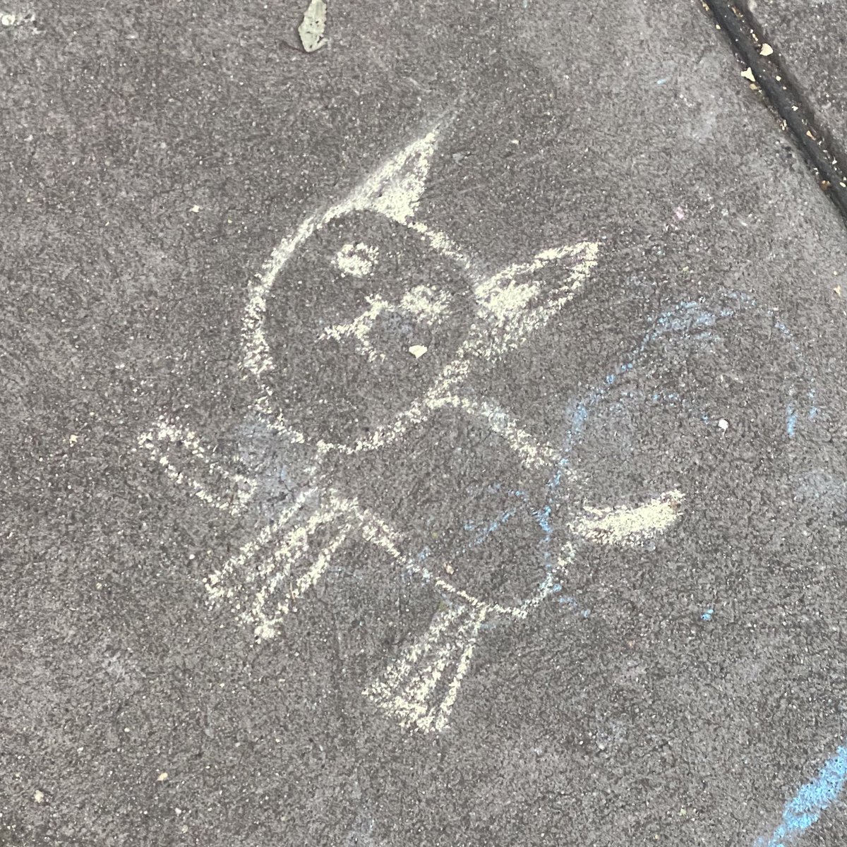 skymutsuko's tweet image. happy friday from me and this chalk drawing i saw on my way to work