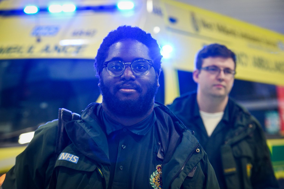 4Viewers's tweet image. Tonight, paramedics help a woman who&apos;s had a panic attack while driving in rush-hour traffic, meanwhile, an 11-year-old boy dials 999 when his mum collapses and doesn&apos;t respond. #999 #OnTheFrontLine, at 9pm on @More4Tweets