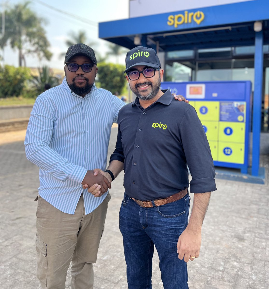 RobCyubahiro's tweet image. Yesterday, I had the privilege of meeting the CEO of @SPIROEVs, @kaushikburman. He revealed that Spiro will soon be launching two world-class, high-performance motorbikes in #Rwanda.
You guys are not ready for Spiro Alpha+
Ngiye kwigurira Spiro yo kugendaho!