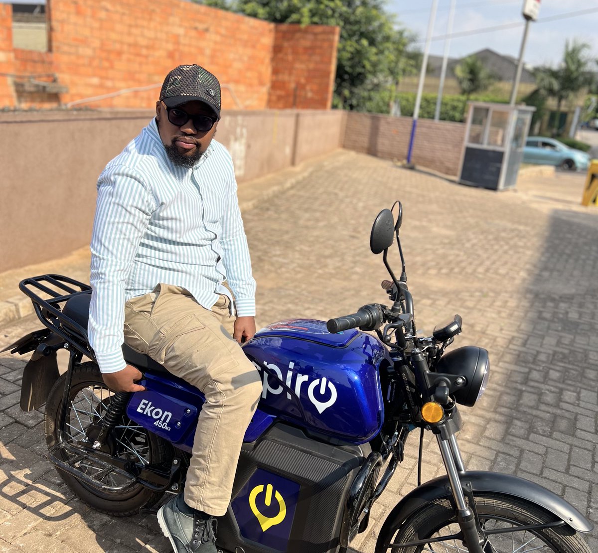 RobCyubahiro's tweet image. Yesterday, I had the privilege of meeting the CEO of @SPIROEVs, @kaushikburman. He revealed that Spiro will soon be launching two world-class, high-performance motorbikes in #Rwanda.
You guys are not ready for Spiro Alpha+
Ngiye kwigurira Spiro yo kugendaho!