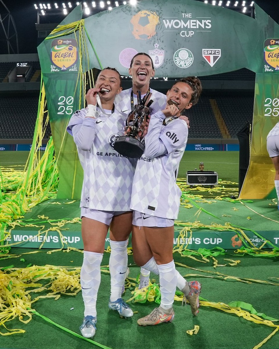 RacingLouFC's tweet photo. goooooood morning from your two-time @thewomenscup champs 👋 https://t.co/QAroazEgVm