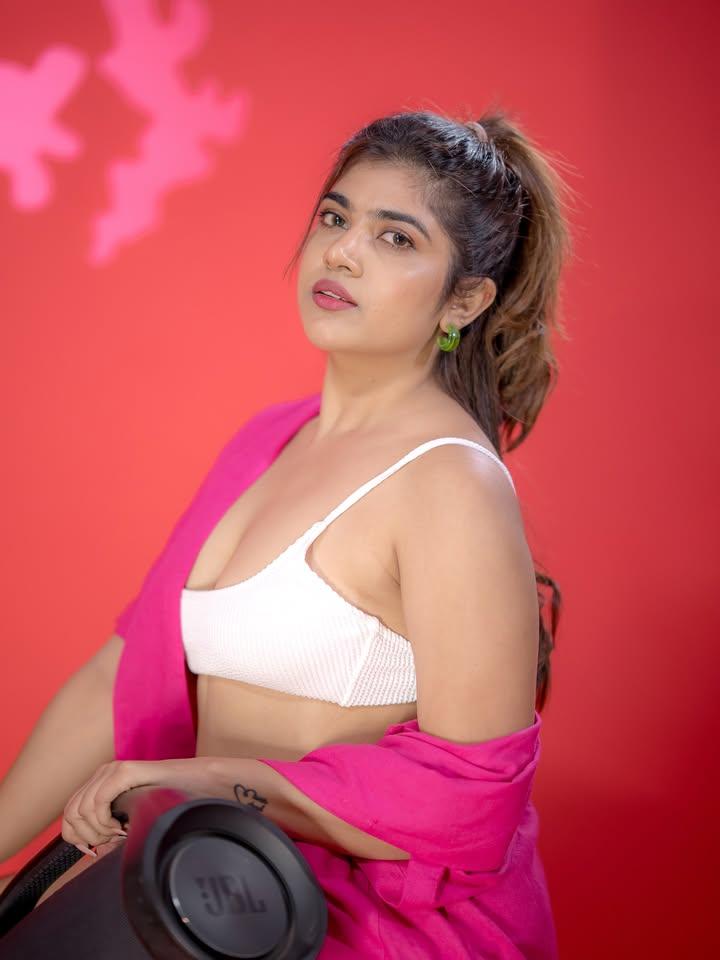 Rithu Chowdhary navel photos