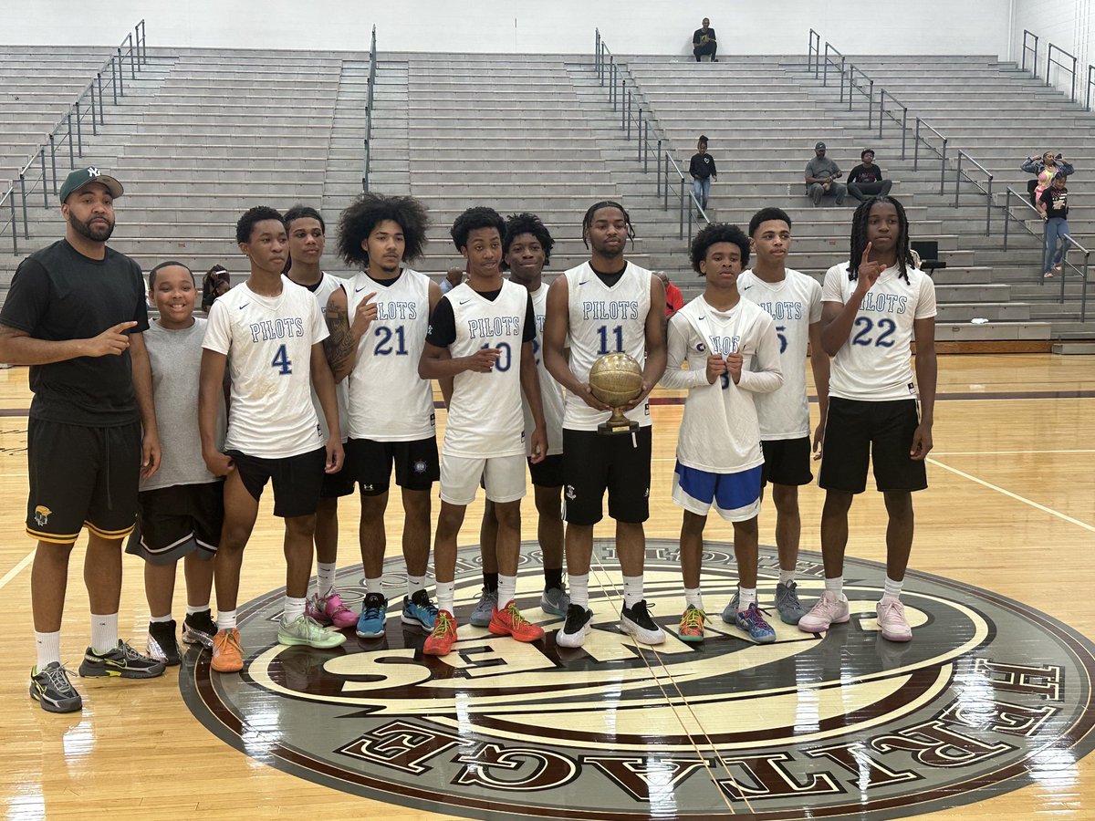 hatfieldsports's tweet image. Congrats to the Norview Pilots on winning the Heritage Hoops Summer League Championship 🏆 in Newport News.
Norview defeated Hampton in the Final.