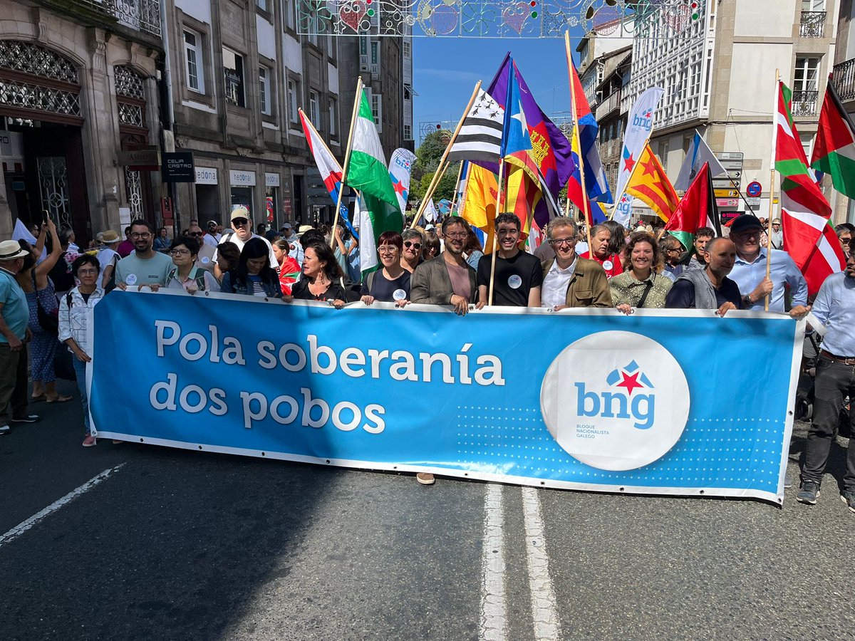 Esquerra_INT's tweet image. Avui, Dia da Patria Galega, hem estat al costat d’ @obloque a la manifestació de cada 25 de juliol a Santiago.
✊🏻 Des de Catalunya, tot el nostre suport al poble gallec en la seva lluita per la llibertat i la sobirania!