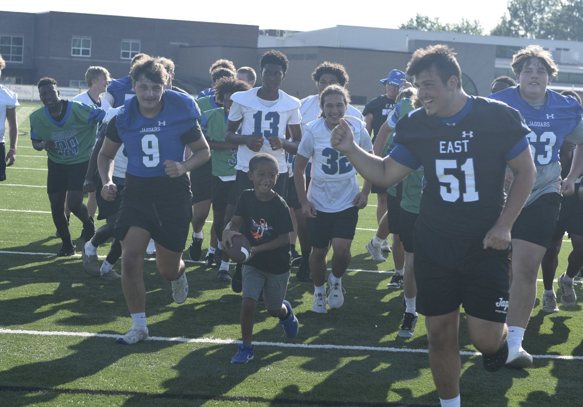 CoachFields01's tweet image. Busy but successful week for the jags!! Proud of my guys for handling morning practices and committing to the process. While on top of that hosting youth camp and throwing with Lex Cath. 1% better every day and this team a chance to be special #NextStep #FearNoOne