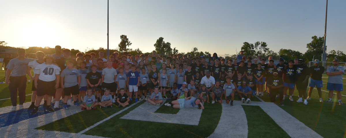CoachFields01's tweet image. Busy but successful week for the jags!! Proud of my guys for handling morning practices and committing to the process. While on top of that hosting youth camp and throwing with Lex Cath. 1% better every day and this team a chance to be special #NextStep #FearNoOne