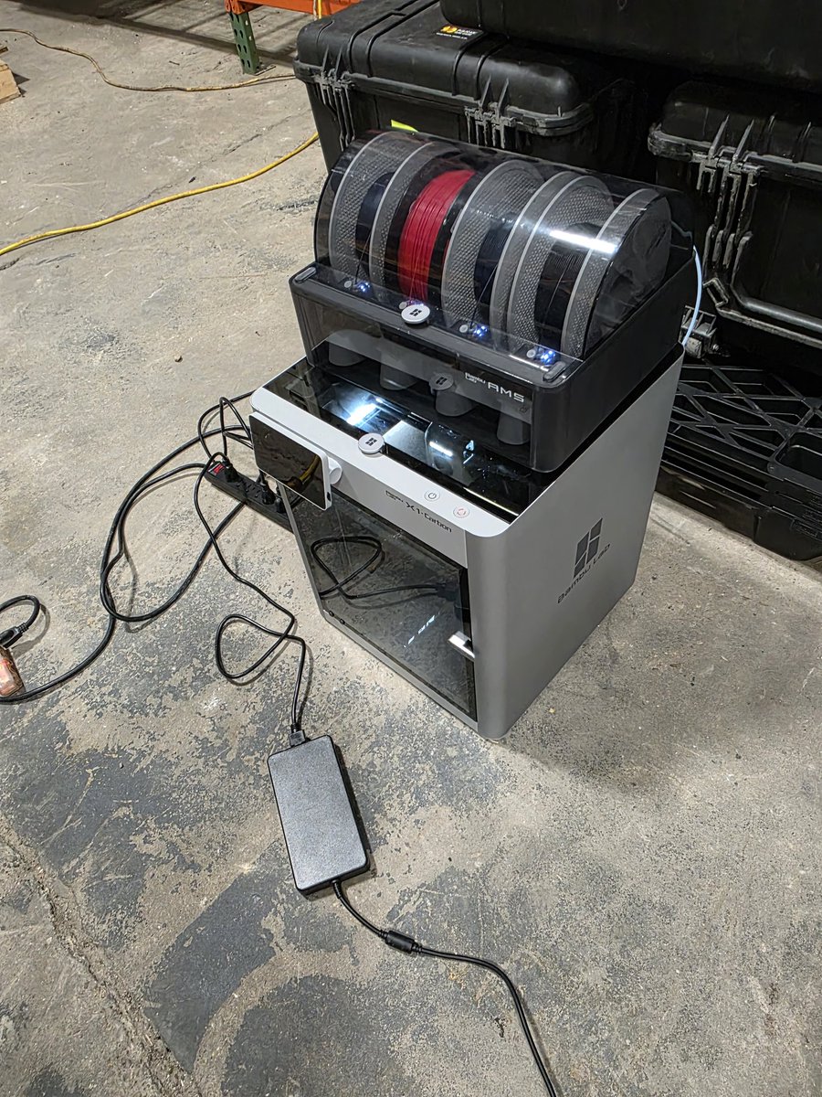 Some people pack snacks. We pack filament and a portable 3D printer. 
#travelflex #FilamentBeforeToothbrush #thePrinterSleepsNextToMe